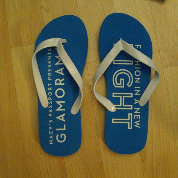 Macy\'s Passport Men\'s Flip Flops Large main image 6
